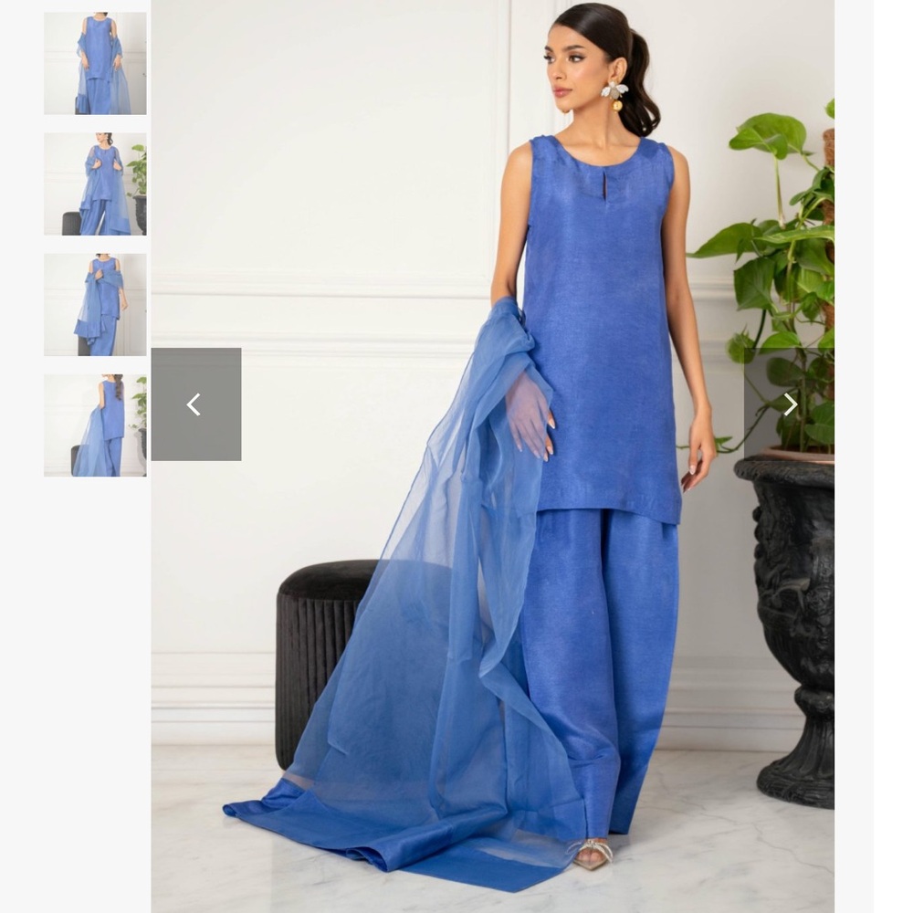 Farshi Pakistani shalwar kameez suit size M